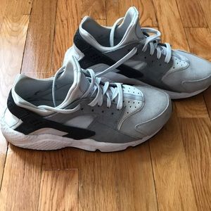 Nike Huarache in white and gray